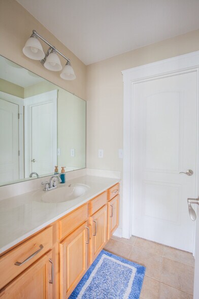 Building Photo - 3220 Linwood Ave