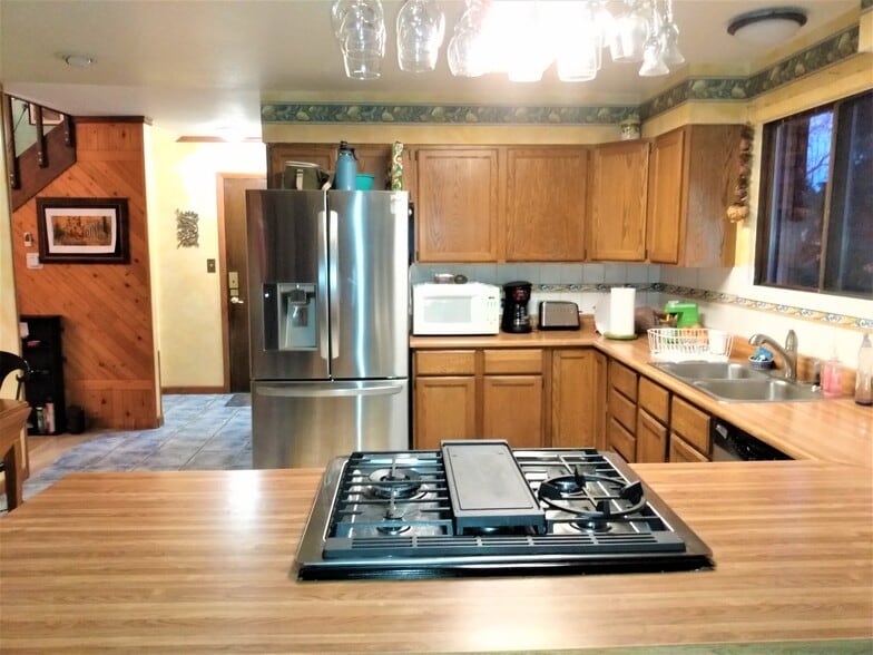 Large, spacious kitchen with new appliances and pleanty of cabinet space. - 508 N Bermont St