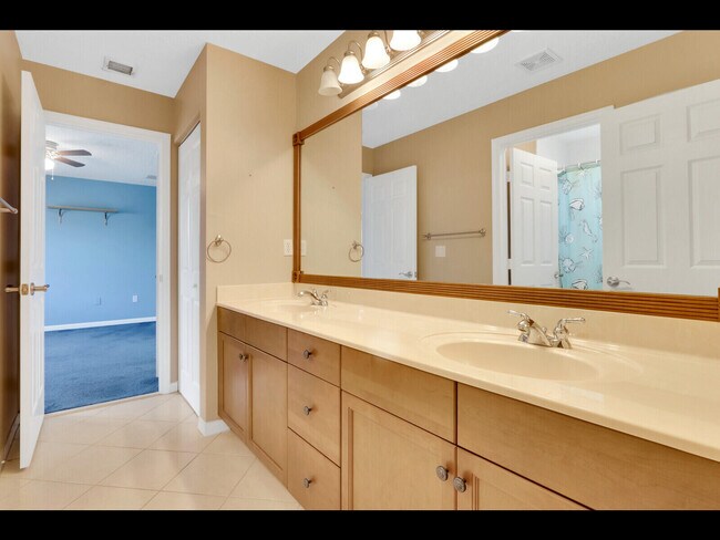 Building Photo - 3043 Hartridge Terrace