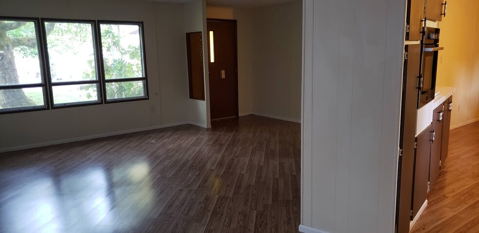Building Photo - 4712 Bellwood Dr NE