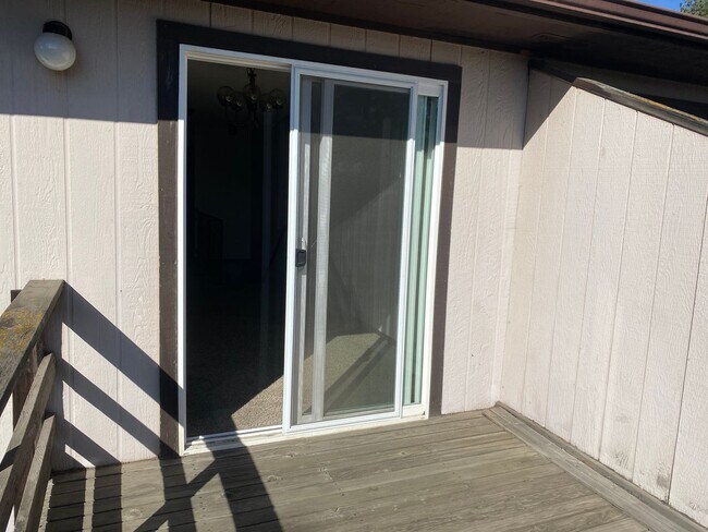 Building Photo - 2030-2040 NW Friel Street