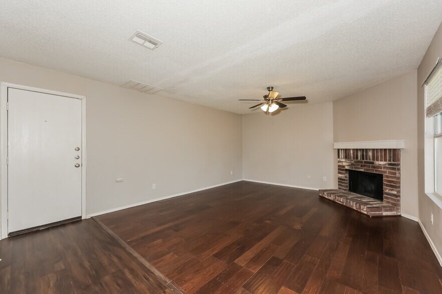 Building Photo - 8750 Gray Fox Ct