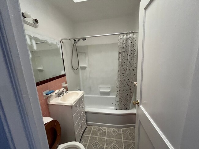 Building Photo - 2248 Disston St