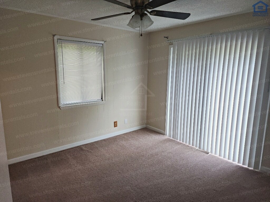 Building Photo - 163 Lakeshire Dr