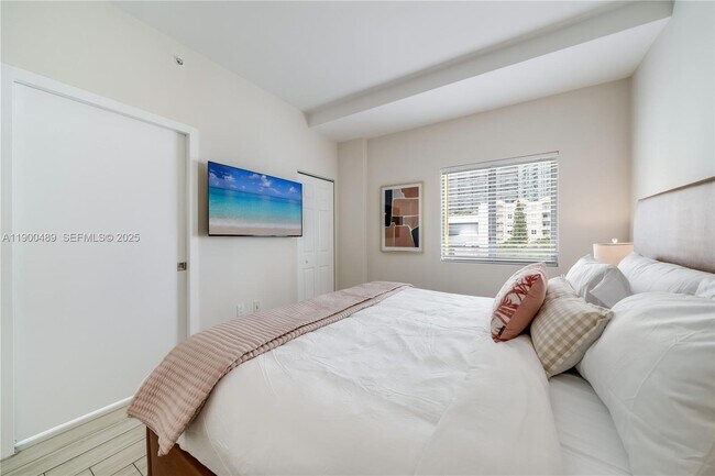 Building Photo - 481 NE 29th St