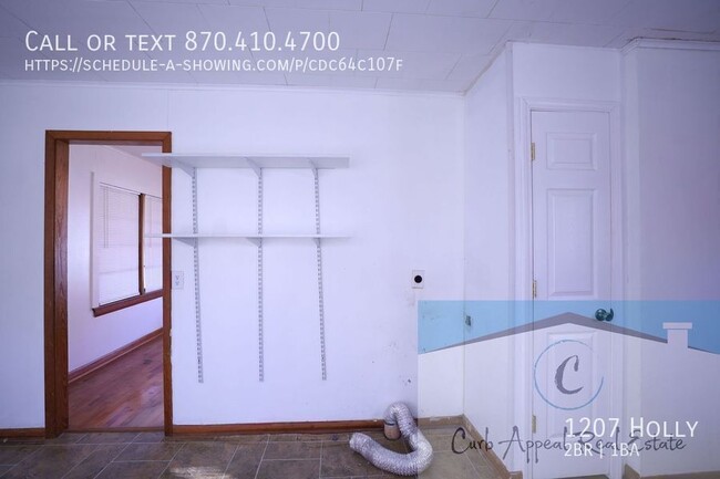 Building Photo - 1207 Holly-
