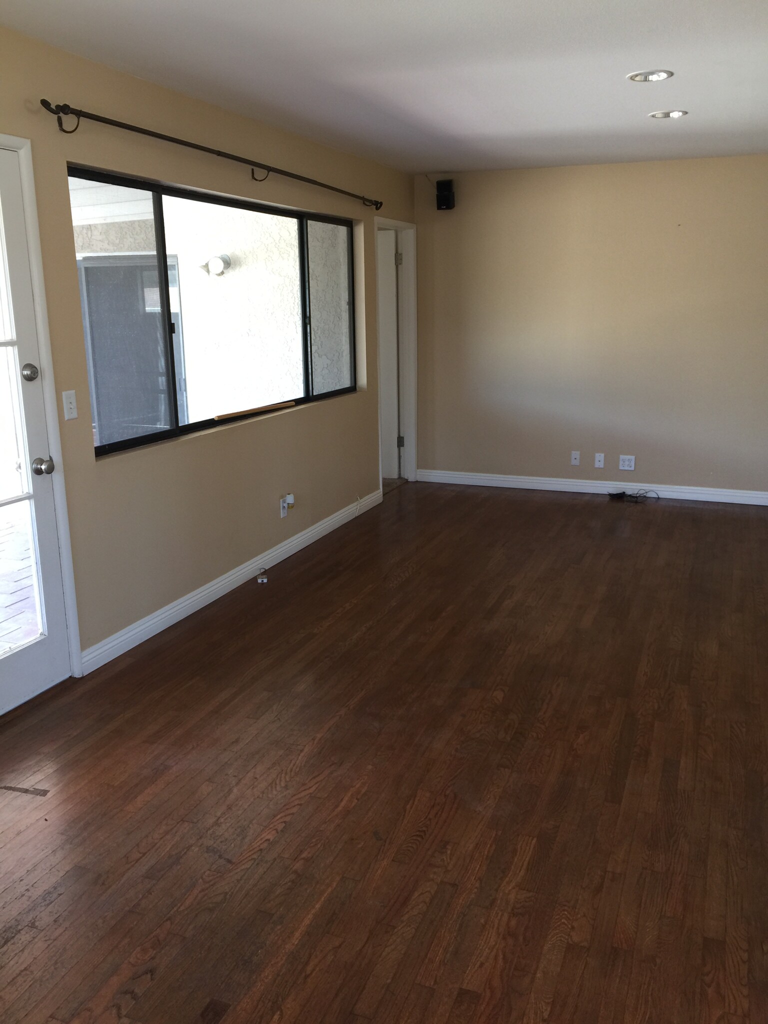 Living Room - 1712 E Broadway