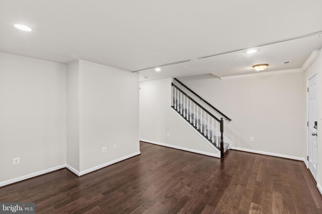 Building Photo - 7035 Southmoor St