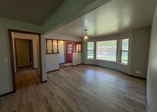Building Photo - 345 Travis Cir