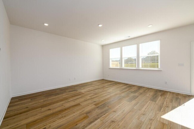 Building Photo - 2482 Van Fleet Cir