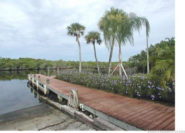 Building Photo - 911 SW South River Dr