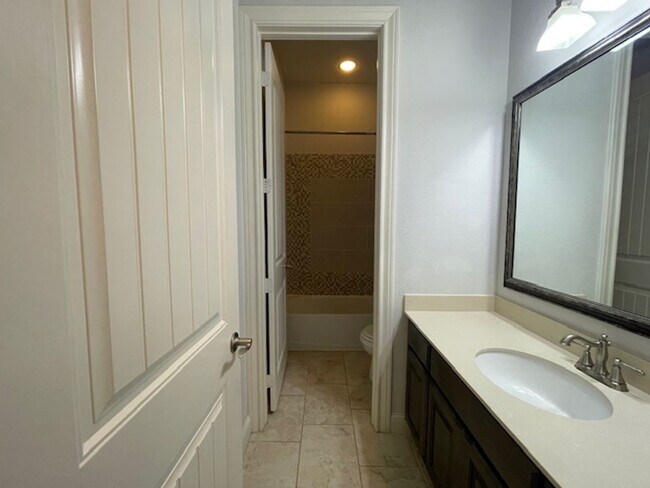 Building Photo - 2403 Cabrillo Ln