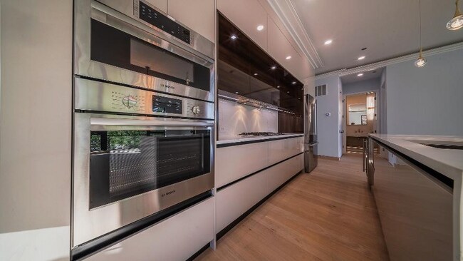 Building Photo - 2024 W Irving Park Rd