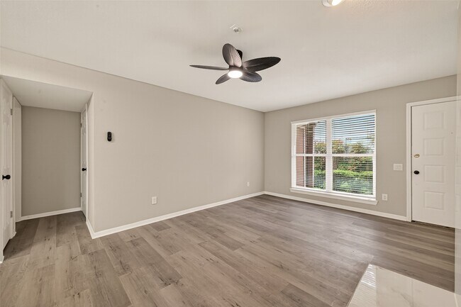 Building Photo - 1860 White Oak Dr
