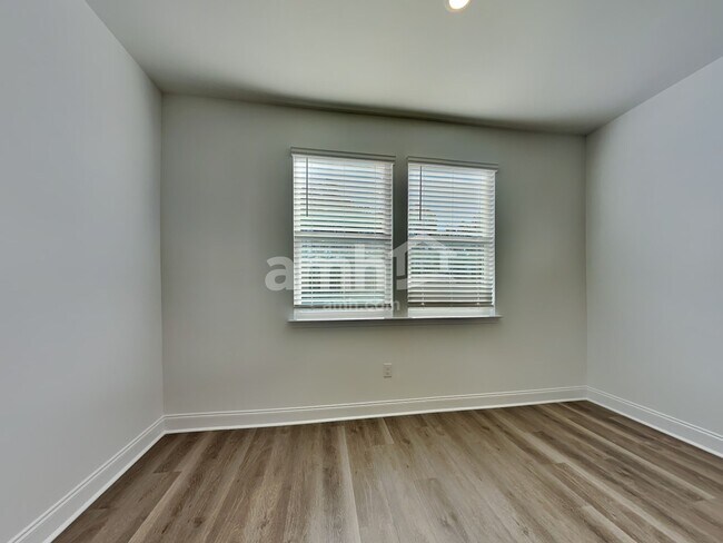 Building Photo - 319 Calla Lily Ct