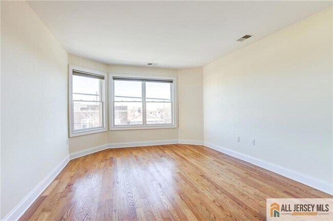 Building Photo - 112 N Broadway