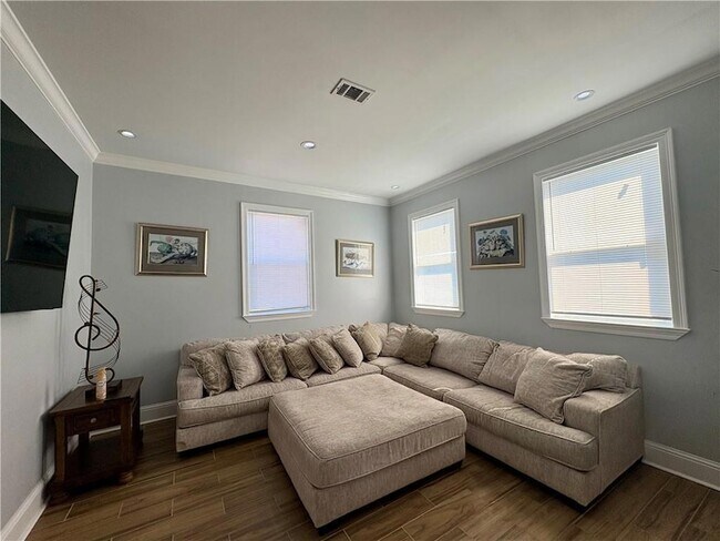 Building Photo - 3103 Cherry St