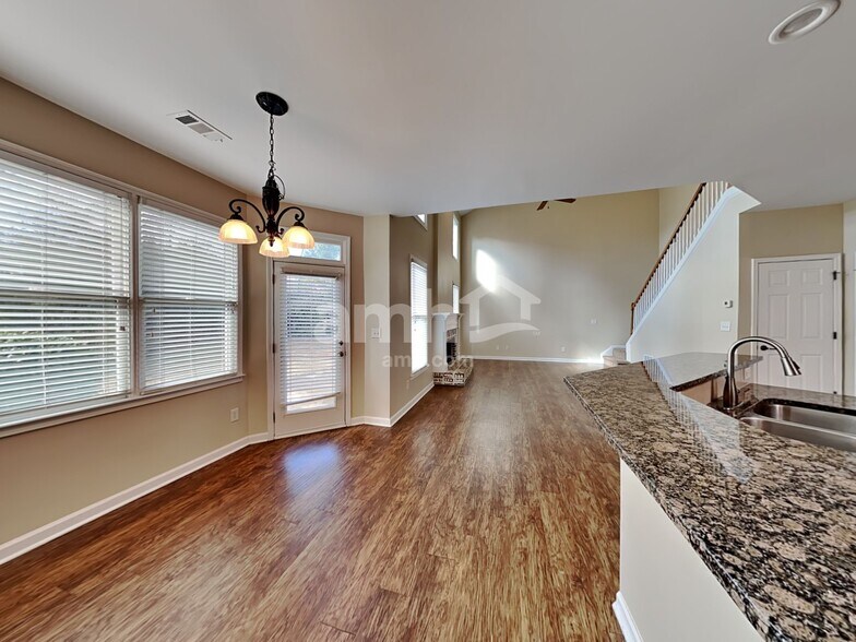 Building Photo - 3215 Thimbleberry Trail