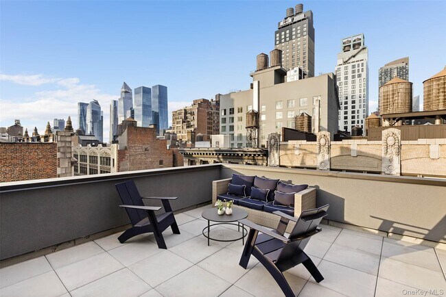 Building Photo - 128 W 26th St