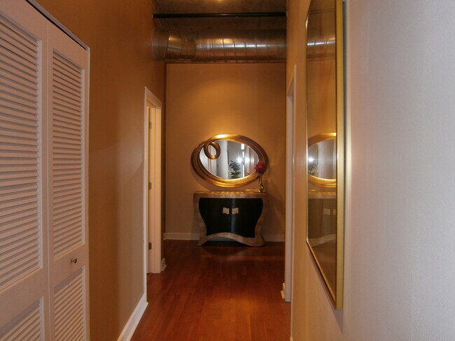 Building Photo - 1305 S Michigan Ave