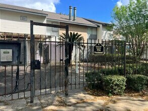 Building Photo - 7918 Prestwood Dr