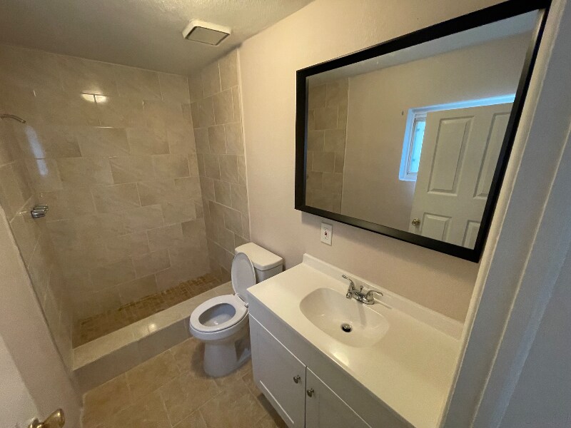 Building Photo - 608 Alicia Dr