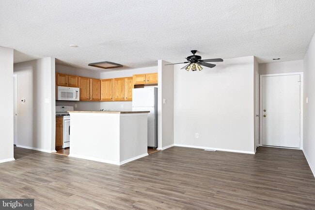 Building Photo - 211 Woodhollow Dr