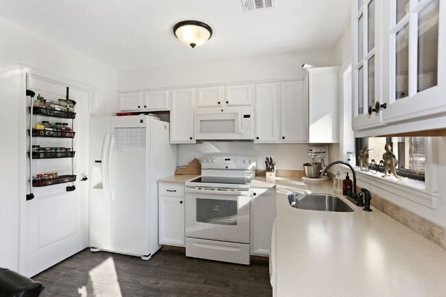 Building Photo - Welcome Home!