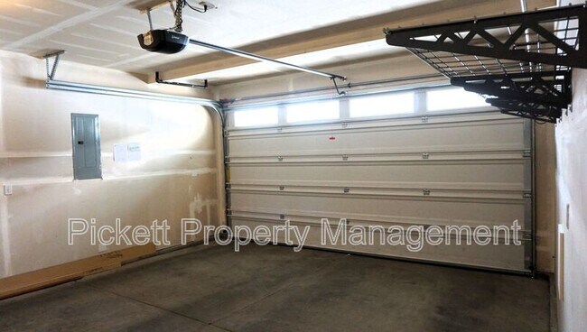 Building Photo - 2537 Filbert Ave