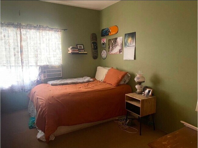 Building Photo - "Modern 5-Bedroom Sanctuary with 3 Baths and 4,353 Sq Ft of Comfort in San Bernardino!"