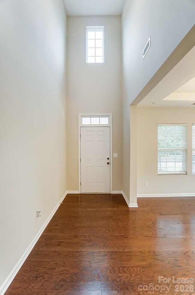 Building Photo - 1934 Madeira Cir