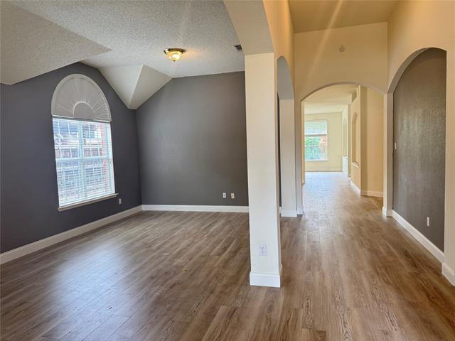 Building Photo - 9814 Honeysuckle Dr