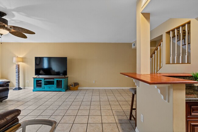 Building Photo - 8426 Williamsburg Cir