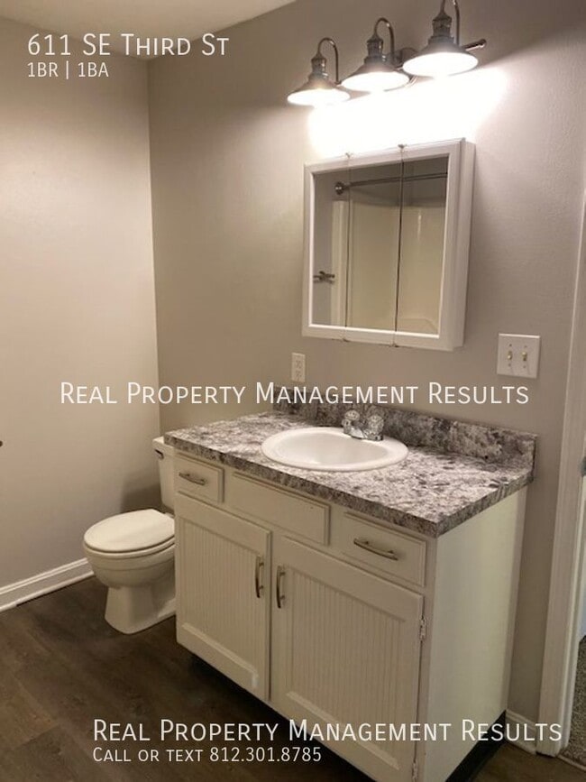 Building Photo - 611 SE Third St-