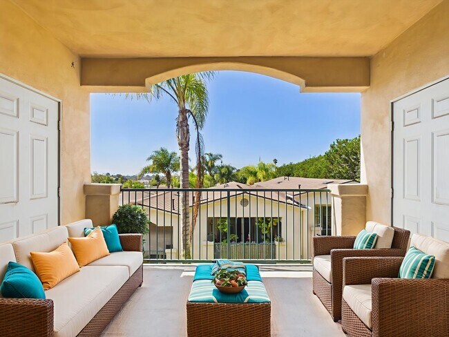 Building Photo - NEW NEW NEW remodeled -3bedroom/3bath Town...