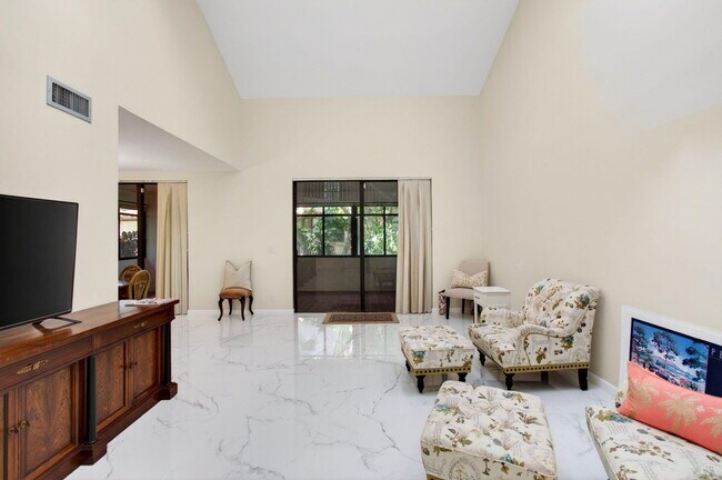 Building Photo - 7865 La Mirada Dr