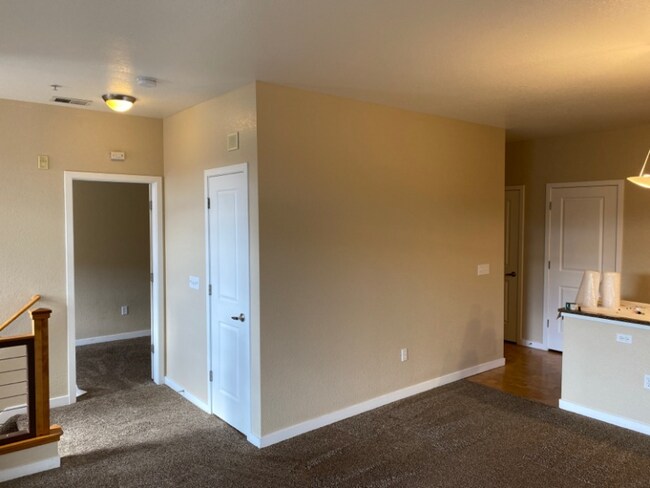 Building Photo - Beautiful 2BD/2BA Condo with Garage in Par...