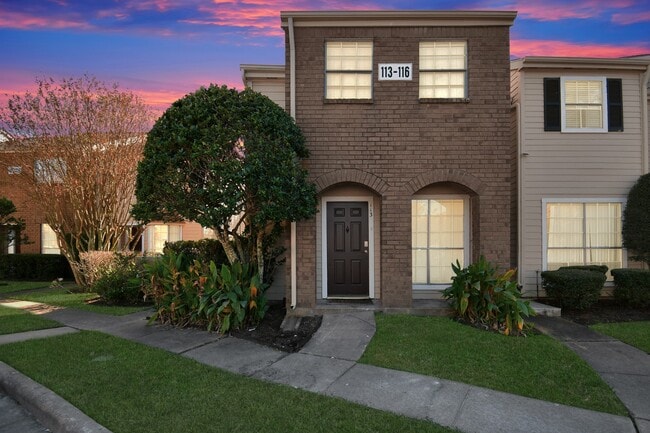 Building Photo - 2002 Gentryside Dr