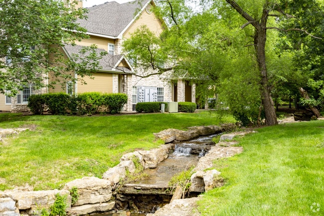 Building Photo - Pinnacle Woods