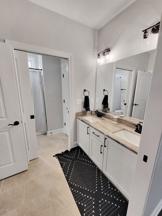 Building Photo - Gorgeous 3 Bedroom, 3 Bath Home Built in 2021- Madison, Alabama