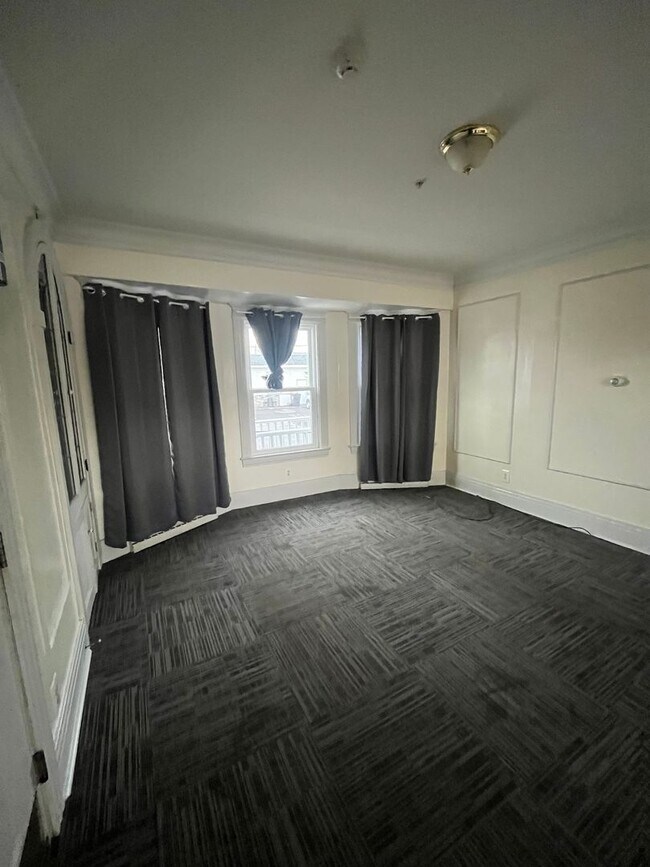 Building Photo - 2729 Dewey Ave