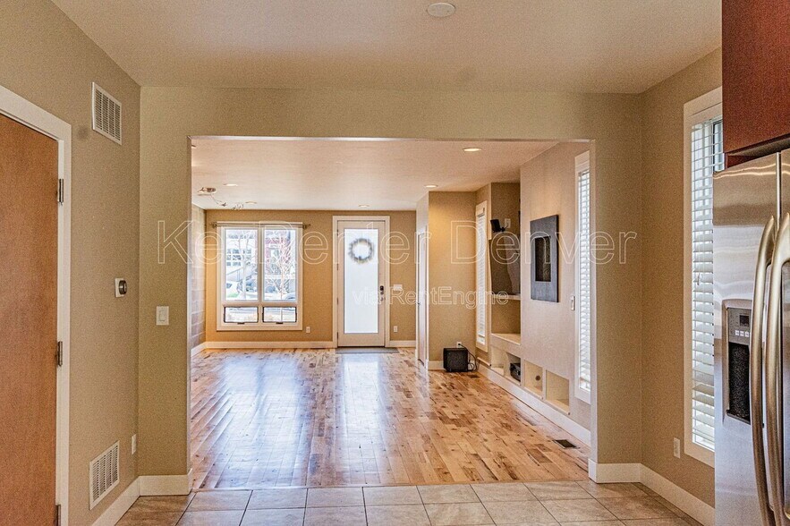 Building Photo - 4186 Utica St