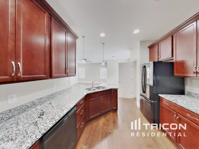 Building Photo - 1372 Wentworth Dr