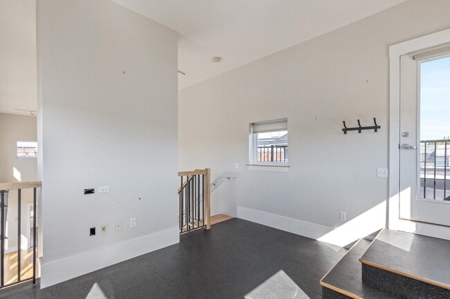 Building Photo - 60 Winooski Falls Wy