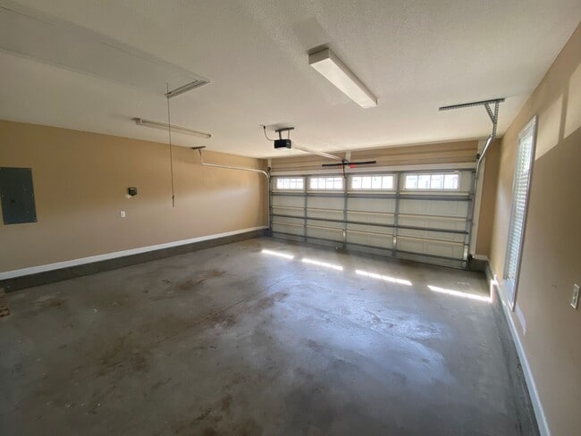 Building Photo - 5048 Planters Crossing
