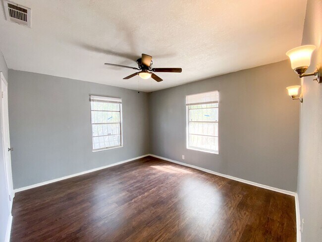 Building Photo - UNIVERSITY PARK