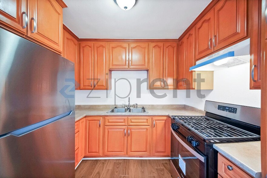 Building Photo - Unit 2