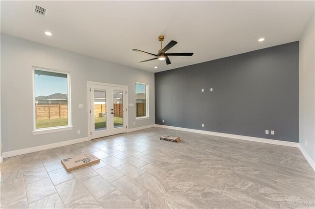 Building Photo - 1711 Lago Delton