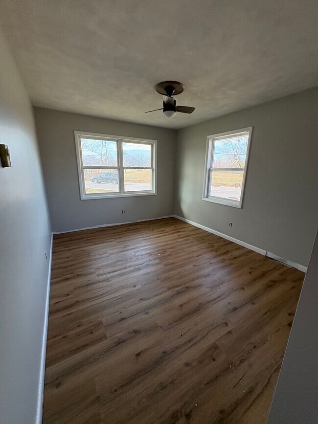 Building Photo - 1303 E Division St