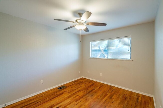 Building Photo - 606 Franklin Blvd